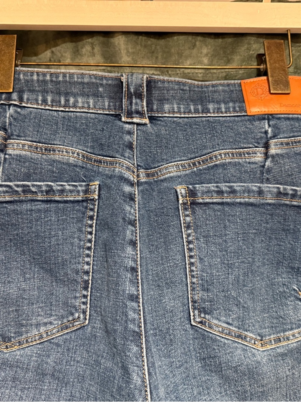 Democracy Women’s Barrel Jeans in Medium Blue - Picture 4 of 4